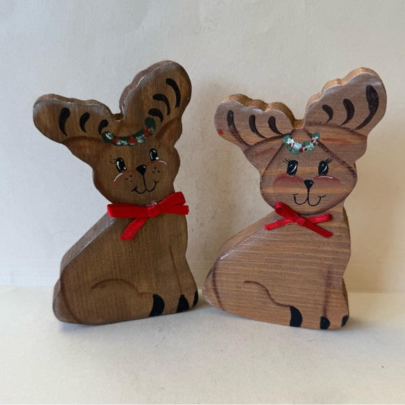 2 Vintage Handmade Hand Painted Wooden Reindeer Christmas Decor w/ Red Bows - Picture 1 of 10